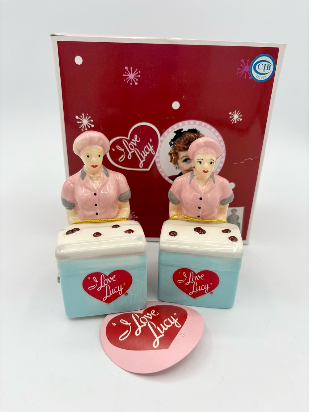 NEW IN BOX I Love Lucy Lucy & Ethel Chocolate Factory Salt and Pepper Shakers